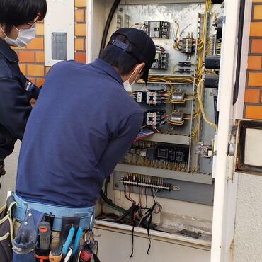 電気工事作業